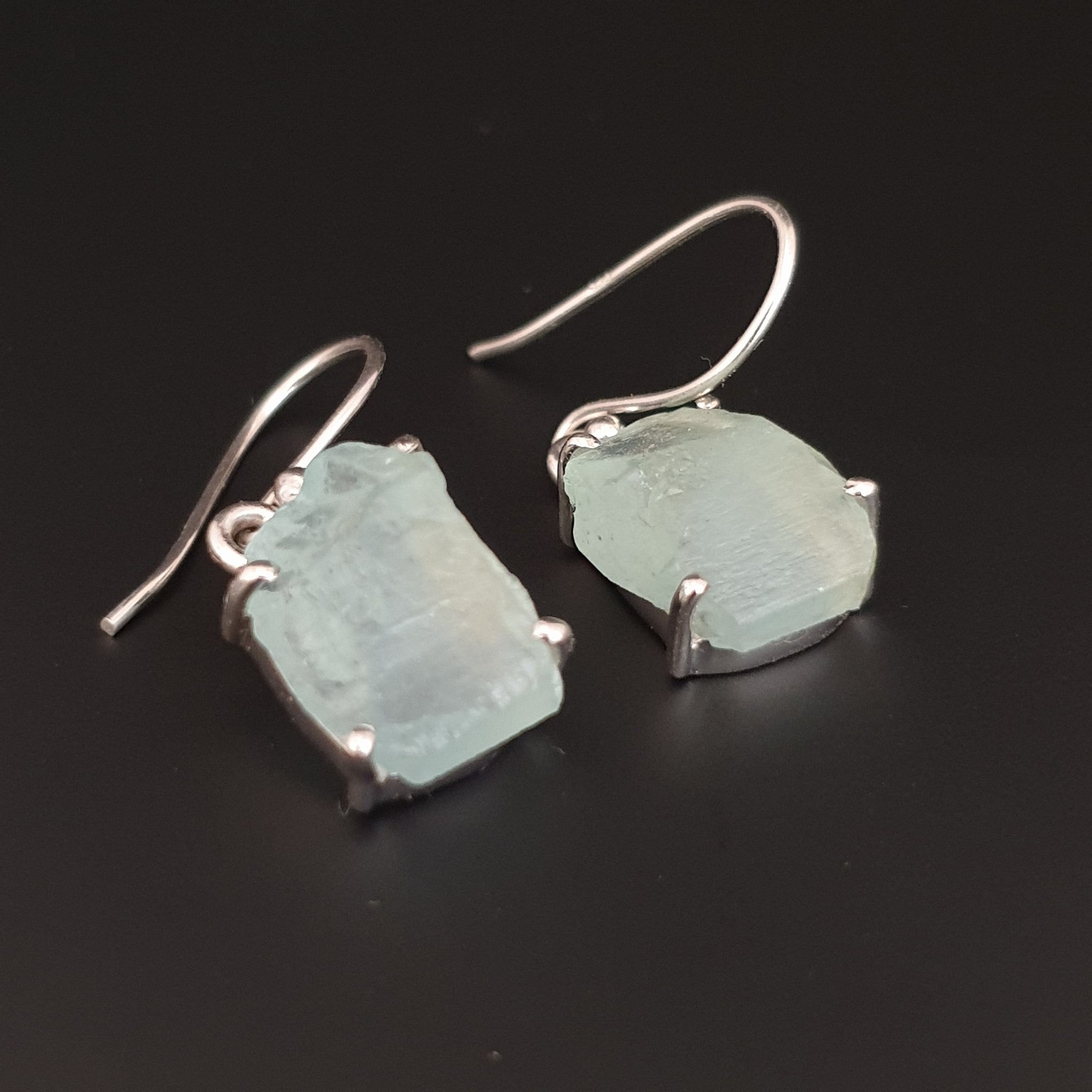 Single stone hanging earrings discount