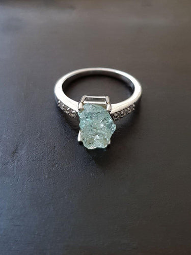 Dainty Aquamarine ring - raw carat